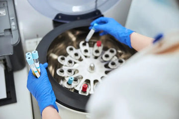 Laborprüfung als Symbol für die Sicherheitsbewertung von Natriumbenzoat