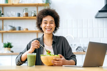 Junge Frau als Symbol für eine bewusste vegane Entscheidung