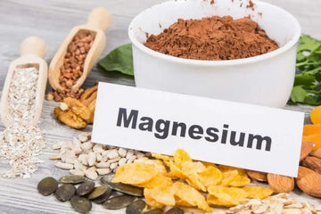Magnesiumreiche Lebensmittel wie Nüsse, Samen und grünes Gemüse