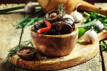 Zubereitete Shiitake-Pilze in einer herzhaften Speise