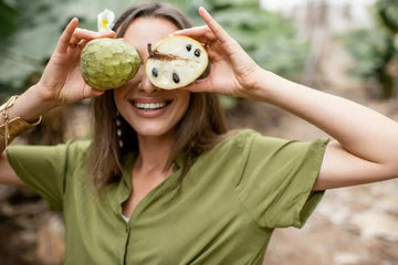 Tropische Frucht als neutrales Symbol für Graviola