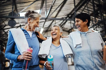 Aktive ältere Frauen beim Fitnesstraining als Kontext zu L-Carnitin