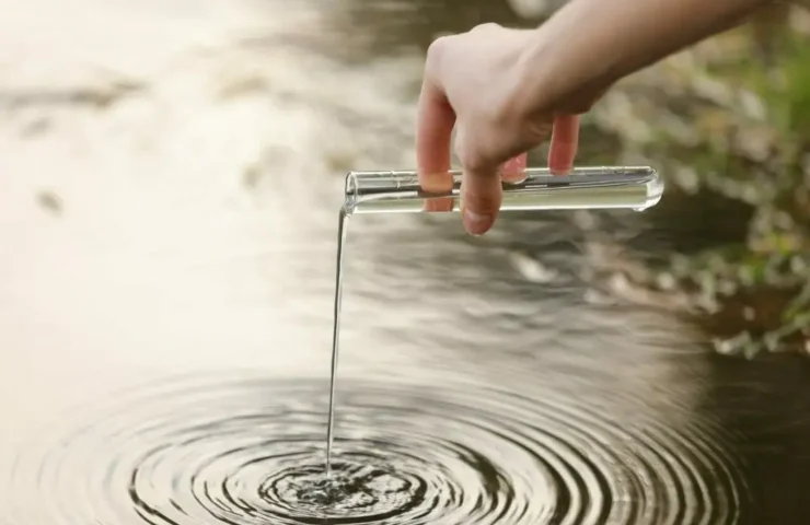 Destilliertes Wasser